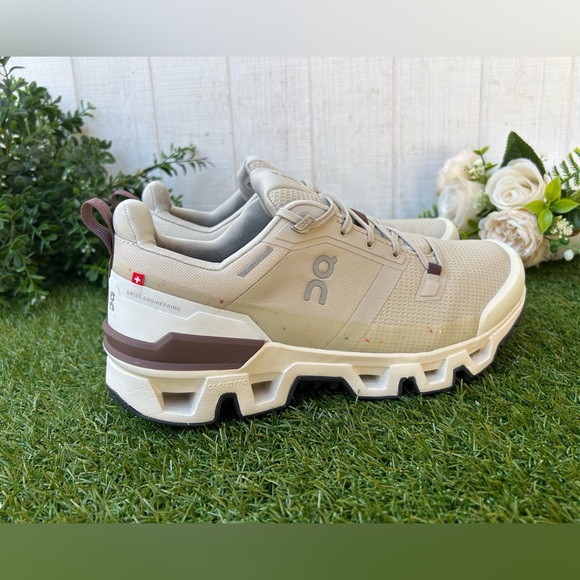 ON Cloudwander Waterproof  women size 9.5 
COLOR: SAND | IVORY $ 170 - Picture 9 of 16